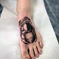 Tatuaje de tatuajes de pies de estilo dotwork tinta negra de astronauta