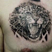 Tatuaje  de jaguar feroz en el pecho