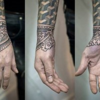 Black linework wrist tattoo by Jorge Teran