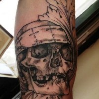 Black pirate skull with tracery tattoo