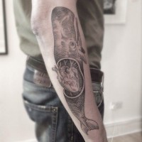 Tatuaggio bellissimo sul braccio la balena