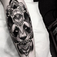 Blackwork criativa tatuagem perna olhando de urso demoníaco com ornamentos florais