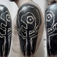 Blackwork style incredible looking shoulder tattoo of alien picture