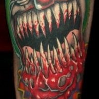 Tatuaje  de payaso loco con boca en sangre