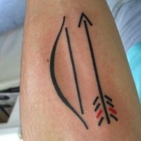 Tatuaje  de arco y flecha minimalistas