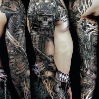 Tatuaje en el brazo, esqueleto samurái horroroso con lanza y cráneos