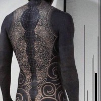 particolare massiccio nero e bianco ornamento tatuaggio pieno di schiena