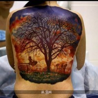 Tatuaje en la espalda, chica en columpio en el árbol grande precioso, dibujo multicolor impresionante