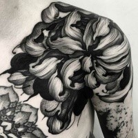Breathtaking very beautiful shoulder tattoo of large flower
