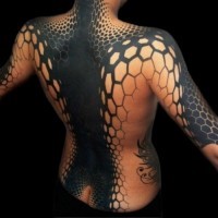 mozzafiato molto realistico inchiostro nero geometrico tatuaggio su tutto corpo