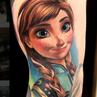 Cartoonische Heldin Rapunzel farbiges Tattoo im realistischen Stil