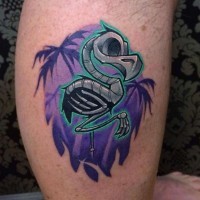 Tatuaje en la pierna, esqueleto de flamenco entre palmeras púrpuras