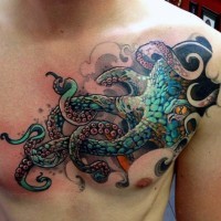 Cartoonischer mehrfarbiger sehr detaillierter Oktopus Tattoo an der Brust