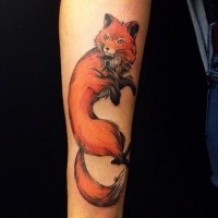 Cartoon like natural looking upper arm tattoo of fox