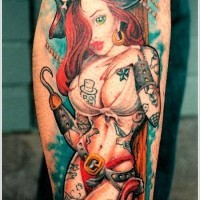 Tatuaje en la pierna,
mujer pirata preciosa de dubujos animados
