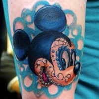Tatuaje en el brazo, Mickey Mouse favorito de estilo mexicano