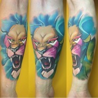 Cartoon-Stil erstaunlicher farbiger brüllender Löwe Tattoo am Unterarm