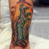 Cartoon Stil farbiges Arm Tattoo mit Zombies Hand