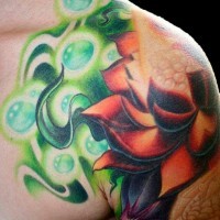 Cartoon Stil farbiges Schulter Tattoo mit fantastischer glühender Blume