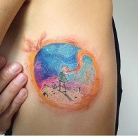 Cartoon Stil farbiges Seite Tattoo mit mystischem Mädchen