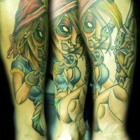 cartone animato stile dipinto colorato donna mostro cattivo con meccanismo tatuaggio su braccio