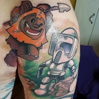 Tatuaje en el brazo,
ewok  sonriente con darth vader dibujados