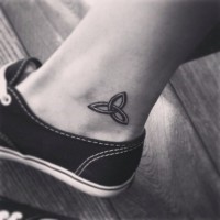 Keltisches Symbol kleines Knöchel Tattoo für ihre