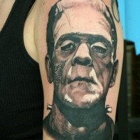 Tatuaje en el brazo,
monstruo de frankenstein
