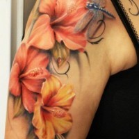 Fleurs le tatouage coloré