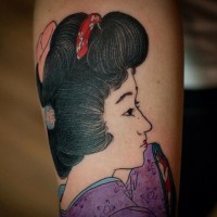 Farbige asiatische Geisha super detailliertes Tattoo