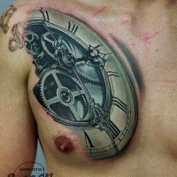Farbiges Brust Tattoo der schönen mechanischen Uhr