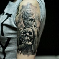 Colored creepy looking mummy woman with skull