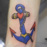 Tatuaje  de ancla  azul insólita
