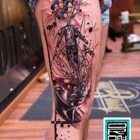 Surrealismusstil farbiger Oberschenkel Tattoo des Mannes mit Ballonkopf und Beschriftung