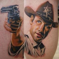 Farbiger westlicher Sheriff mit Gewehr lebensechtes 3D Tattoo