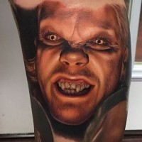 colorato ritratto di vampiro sorridente tatuaggio
