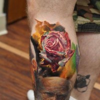 Tatuaggio colorato sulla gamba la rosa by Dmitry Vision