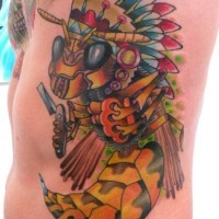 Farbige Biene im Indianer-Kopfschmuck Tattoo