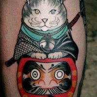 Tatuaggio simpatico sulla gamba il gatto by Lewis Buckley