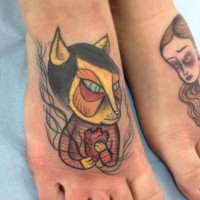 colorato gatto con cuore tatuaggio sul piede da Nicoz Balboa