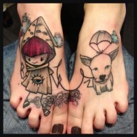 colorato ragazza con cane tatuaggio sul sui piedi da Mope