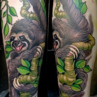 Tatuaggio bellissimo sul fianco il bradipo