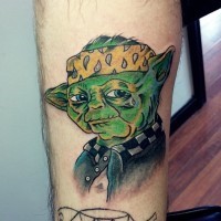 Tatuaje en la pierna, 
Yoda  divertido de comics