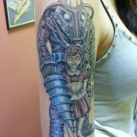 Cooler und farbiger großer mystischer Roboter mit kleinem Mädchen Tattoo an der Schulter