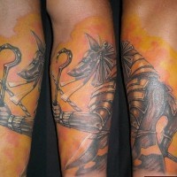 Cooles detailliertes farbiges Unterarm Tattoo vom ägyptischem Gott Seth