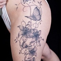 fresco inchiostro grigio fiori ramo arricciato e uccello tatuaggio su fianco