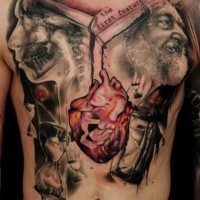 Tatuaje en el pecho,  hombres, reloj de arena y el corazón