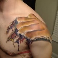 Cool idea of tiger tattoo on shoulder