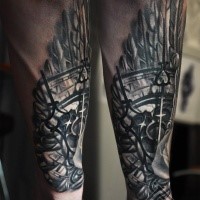 Cool aussehende schwarze und weiße Uhr Tattoo am Unterarm