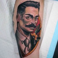 Cool aussehendes farbiges Unterarm Tattoo von Vintage-Porträt des Mannes